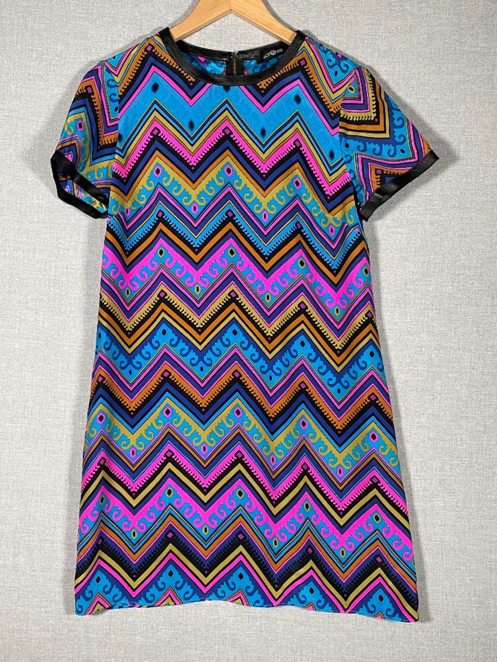 Alice & Trixie Silk Chevron Dress S Neon Pink Blue Zig Zag Leather Trim Mini